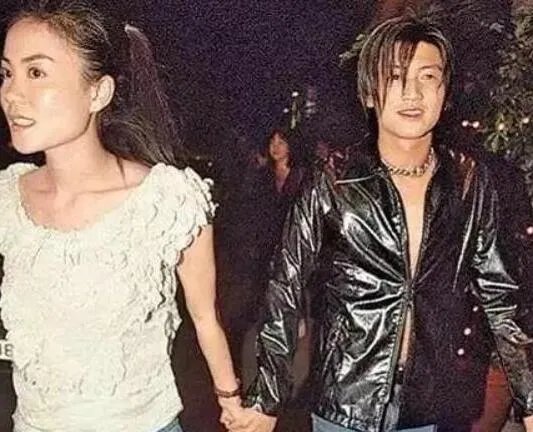 谢霆锋被拍到去王菲家过夜是怎么回事