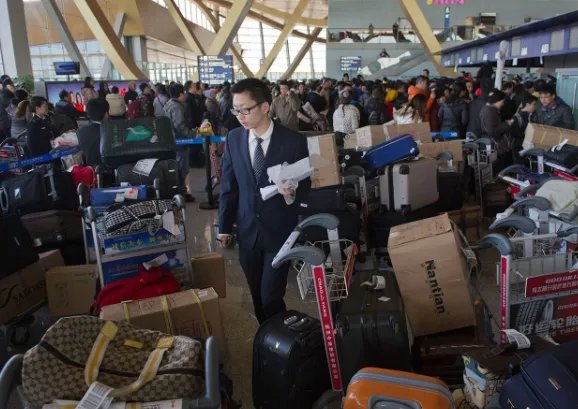 100多名中国乘客滞留美国是怎么回事？