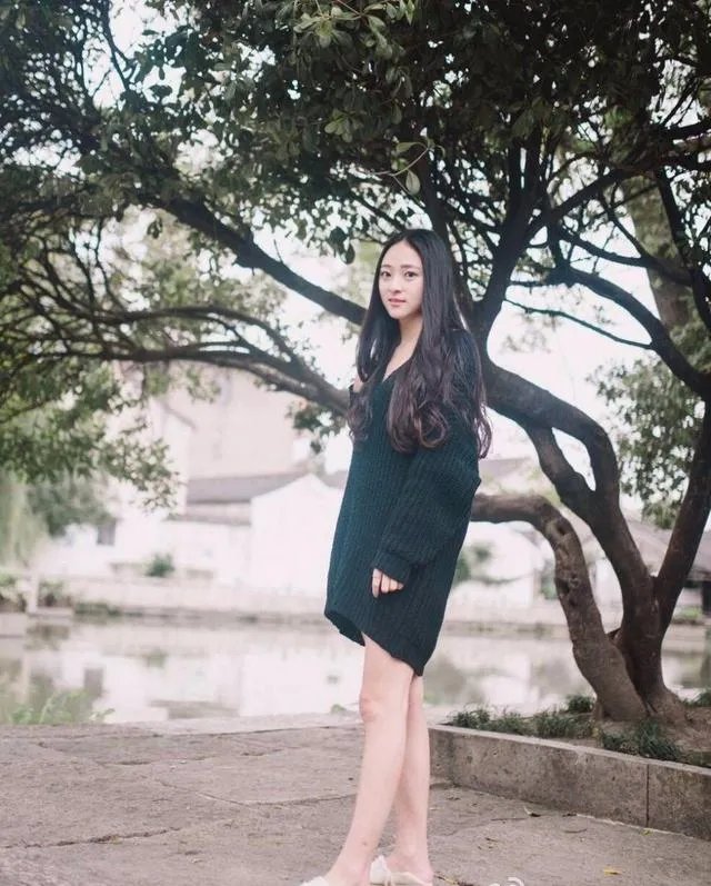 杭州地铁女神成网红,你怎么看?