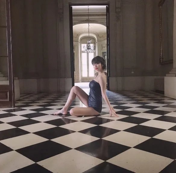 纤细腰枝却有惊人上围！日本人气美女小仓优香美图！