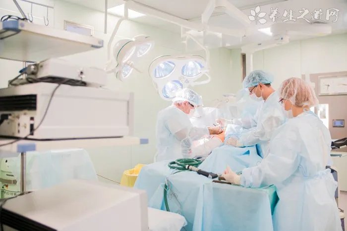 中土救治车祸游客 遭遇车祸如何急救