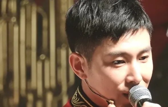 允浩呼喊钟铉因公演无法亲自送别吗？