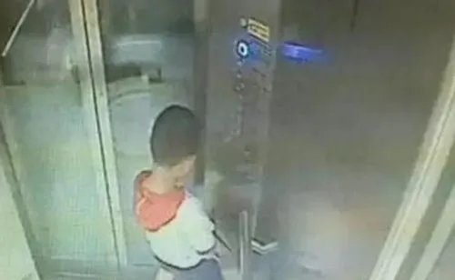 尿停电梯男孩恢复健康 救男孩的幕后功臣是谁