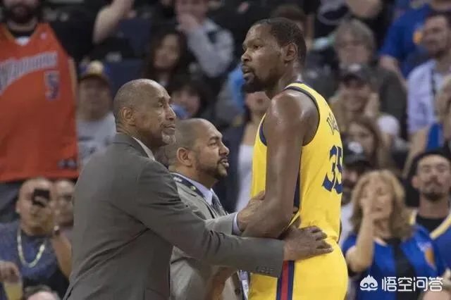 勇士对阵雄鹿,杜兰特复出首战遭驱逐,你如何看?