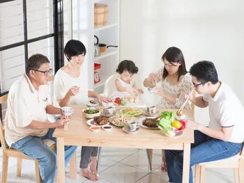 重塑自信 杜大夫为5.12灾民免费整容