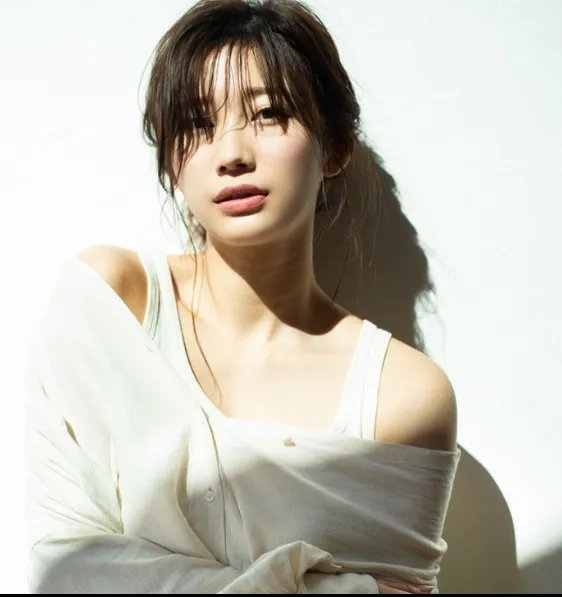 纤细腰枝却有惊人上围！日本人气美女小仓优香美图！