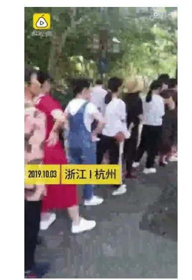 6614桌排队等吃饭什么情况：这么壮观的画面来看看