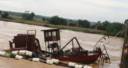 抽沙船失控撞桥消防官兵如何处理?