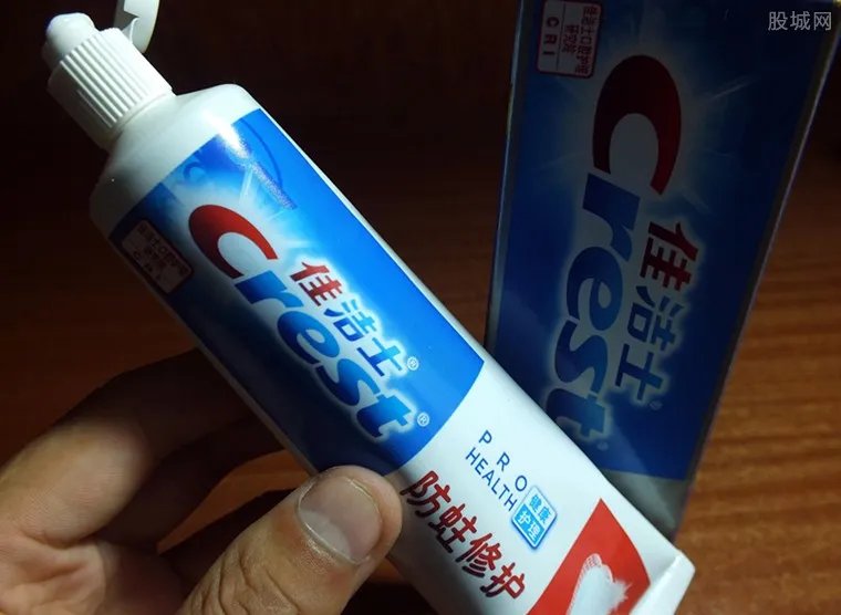 假冒品牌牙膏被查 快来看有没有你用的牙膏