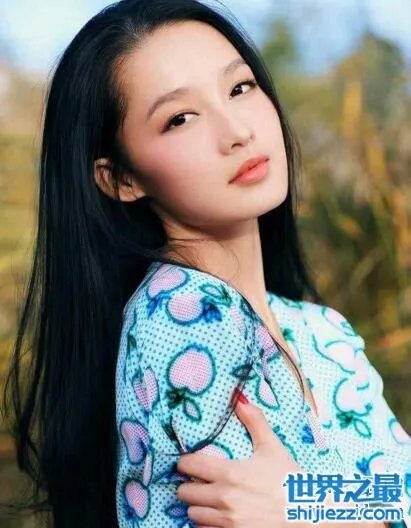 孙怡李沁长得太像了,完全像是一个模子刻出来的