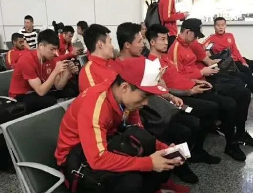 恒大全员为啥滞留机场？
