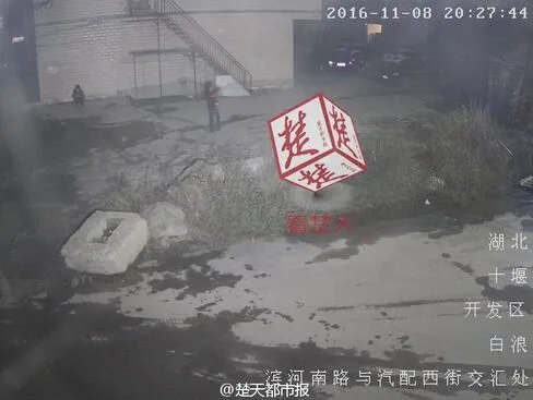 不孕女服务员抱走男婴 只为讨男友欢心