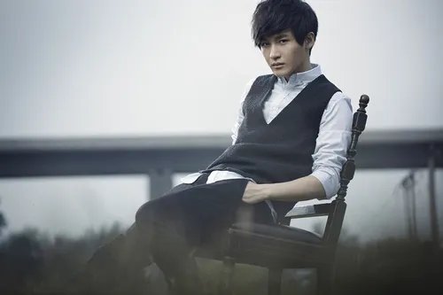 李炜托奶事件是否是真？ 与苏醒女友激情照曝光