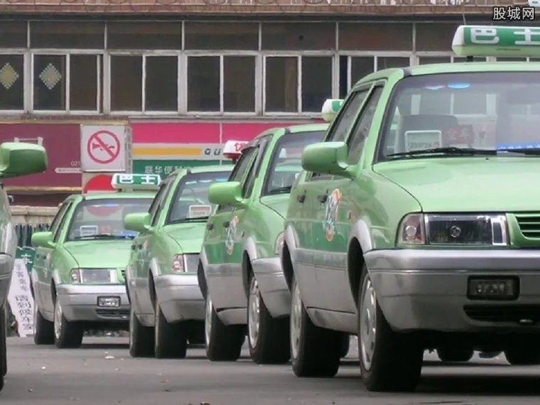 出租司机回炉再造 重新考试合格后方可上岗