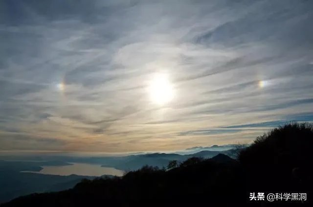 请问吉林天空出现三个太阳，怎么解释！有什么科学依据吗？