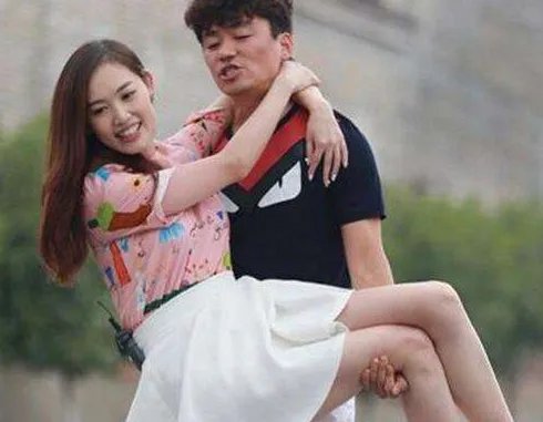 王宝强申请公开庭审的原因是什么？