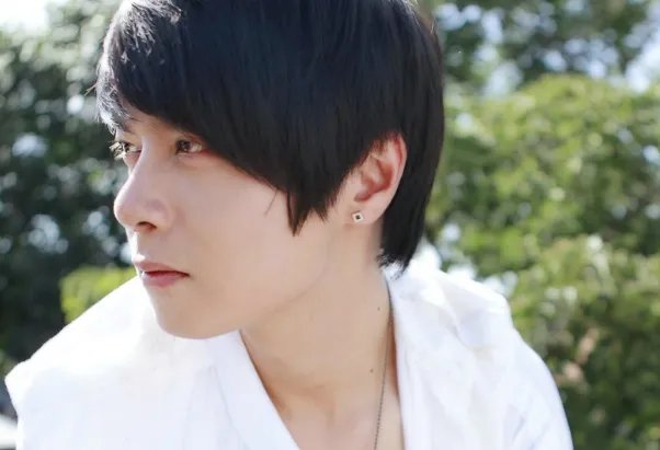 单色凌十大经典歌曲排行榜:《错位节拍》上榜,第四真挚且动人