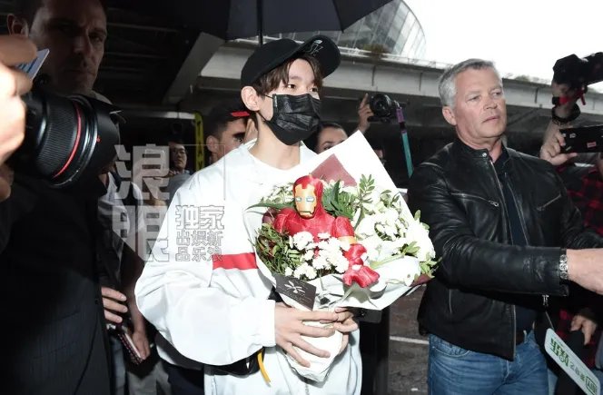 王源抵达戛纳是做什么去了？