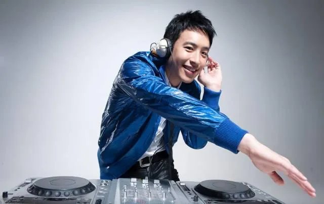 如何看待潘玮柏告白吴昕