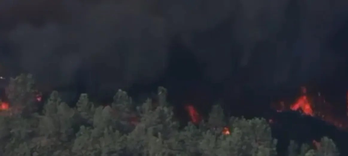 美国加州72小时遭上万次雷击,有没有造成人员伤亡?