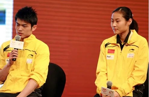 王仪涵林丹拒绝握手？  中羽赛火热开场