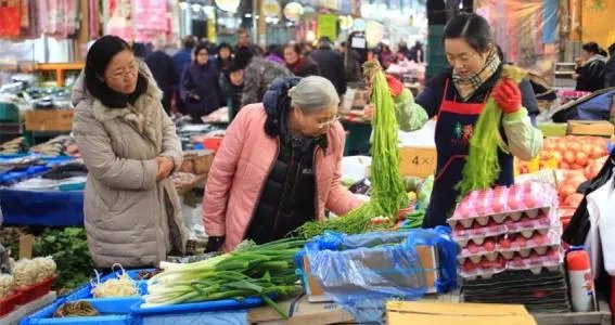 谁误将现金当菜品？