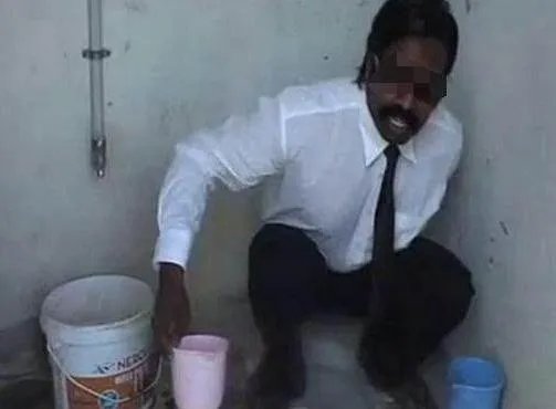 印度人上厕所不用纸竟这样解决（图）