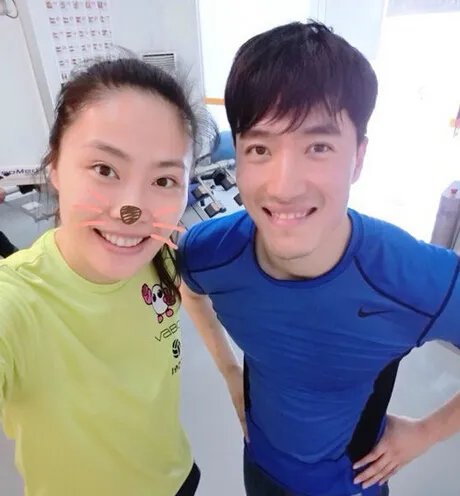 刘翔马蕴雯合照公开卖萌 网友高呼：在一起