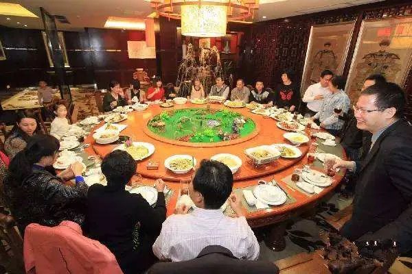 大连全市恢复群体性聚餐经营活动，你如何看待这一行为？