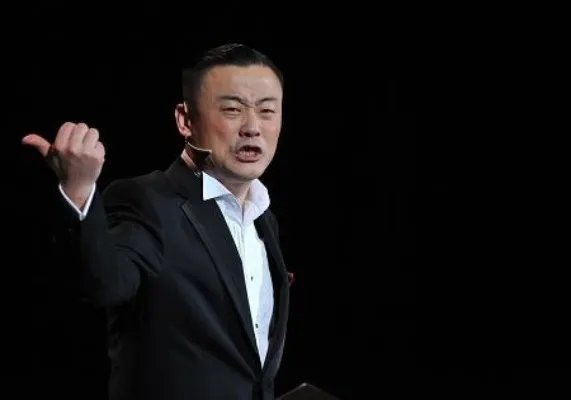 周立波模仿三代领导人高清视频走红 惊动领导不应该