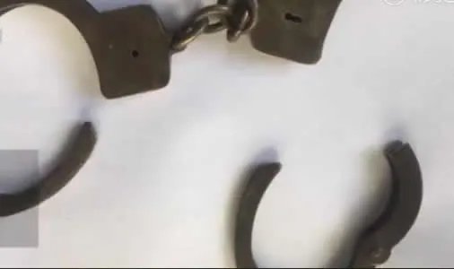 捡到手铐当手镯戴是什么情况:真相详情让人苦笑不得