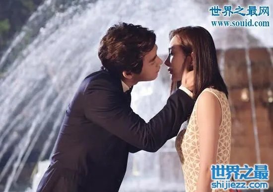 李易峰酒后吻过杨幂，杨幂因戏生情出轨李易峰 