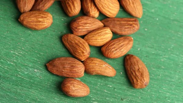 杏仁有什么作用和功效？炒熟的杏仁有什么作用？