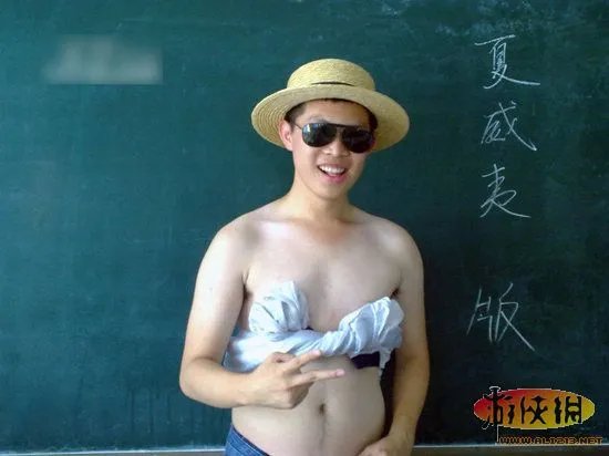 大奶&小内亮瞎双眼！细数校服的32种奇葩穿法