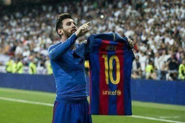 梅西成为巴萨队史出场第一，他算是最强球员代表吗？
