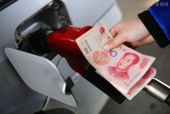 油价年内第六涨 涨幅再次创2018年以来的新高