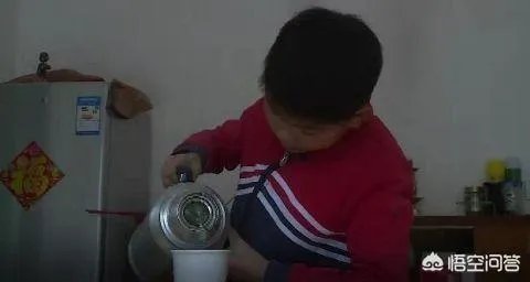 如何看待11岁男孩欠下“巨额债务”？