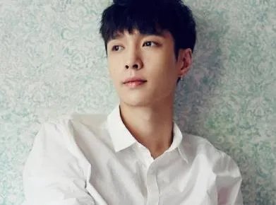 张艺兴微博被举报：原因到底怎么回事