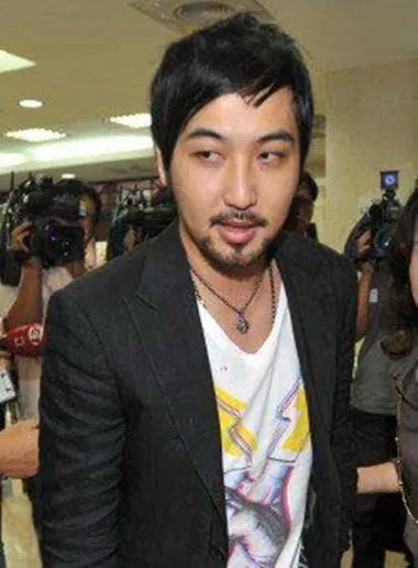 田欣是台湾艺人 李进良伴田欣出双入对