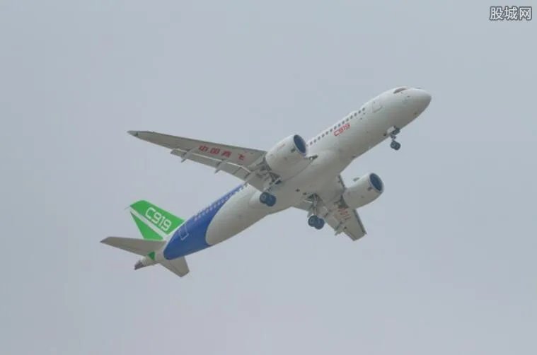 鼓励乘坐国产飞机 东航董事长刘绍勇给出这样的建议