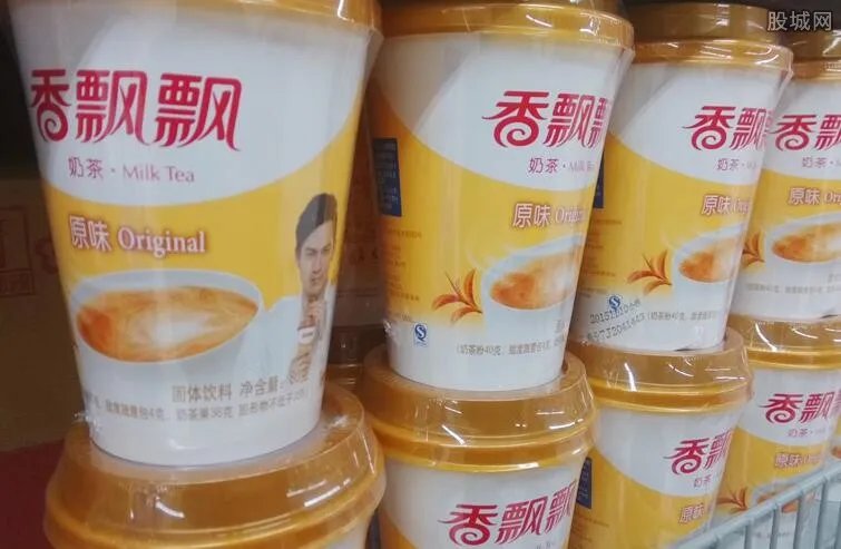 香飘飘半年仅赚2万 奶茶界巨头香飘飘到底怎么了？