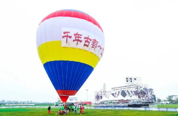 西安一景区热气球为何会带飞工作人员？