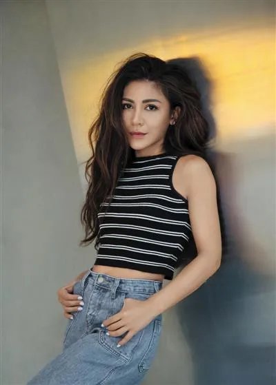 艾怡良整容前后对比图 艾怡良中国好声音被那英淘汰