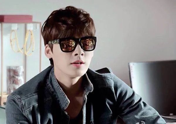 李易峰捐生日收入多少？