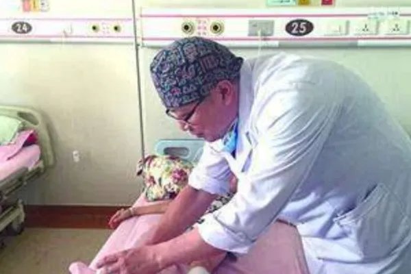 男童被老师打骨折