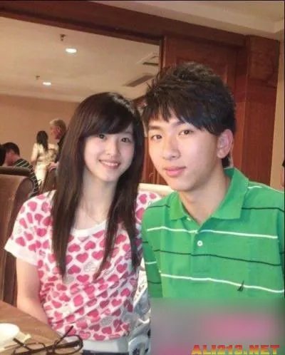 奶茶妹妹已经被假高富帅收了？狠狠地鄙视他！