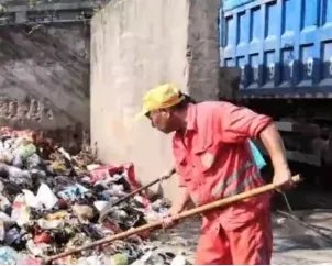 保姆误将19万婚戒当垃圾扔掉,这算保姆的失职吗?