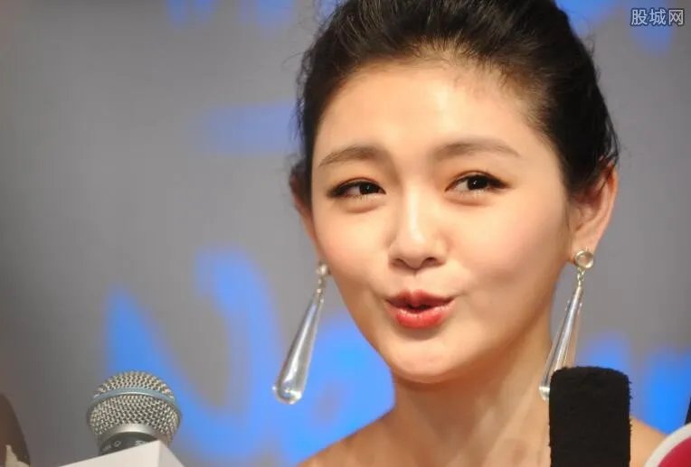 大s二胎产后首现身显圆润 大s一儿一女的幸福刚刚好