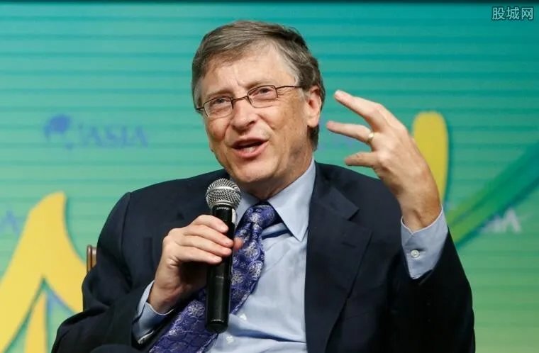 盖茨力挺扎克伯格 他已经尽心尽力了我们应该选择原谅