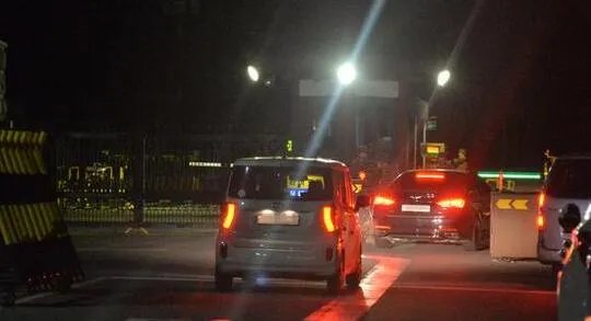 韩国一弹药库起火有没伤亡?